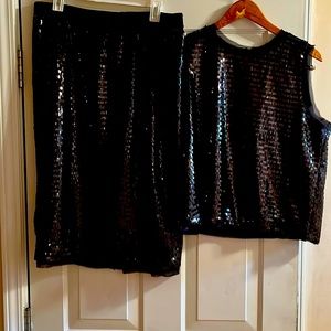 Black sequins top with matching midi skirt great for holiday parties‼️